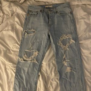 Levi’s mom jeans with rips, size 28